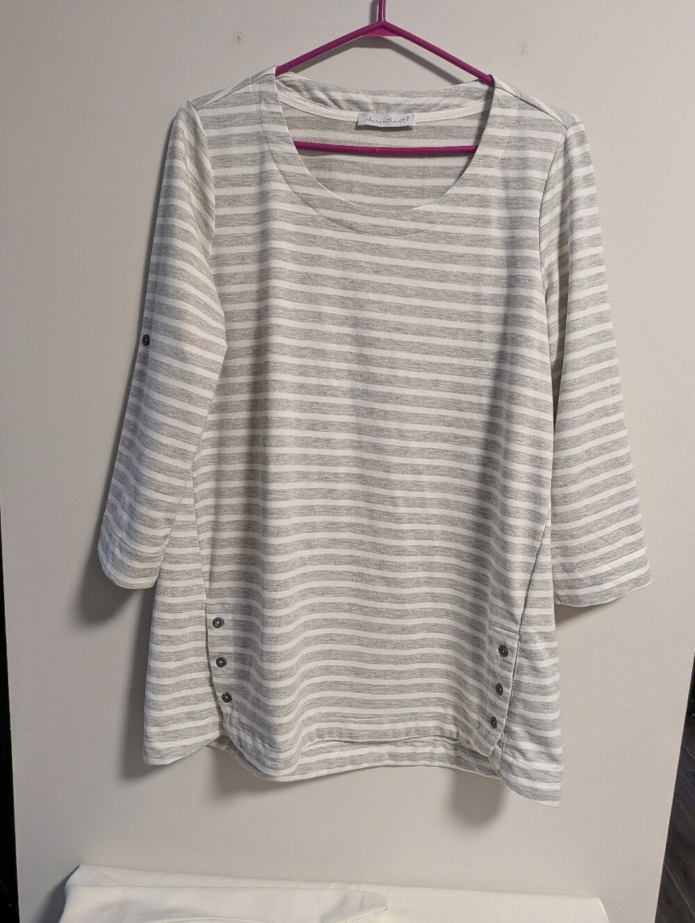 Keren Hart. Striped 3/4 Sleeve Women's Top - Gray and White. Tunic. Size L.